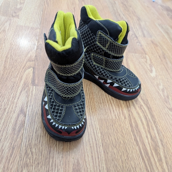 Black and Yellow Winter Boots with Velcro Closure - Picture 2 of 8